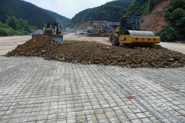 在高速公路修建時(shí)鋪設(shè)鋼塑土工格柵能起到什么作用呢？  第3張